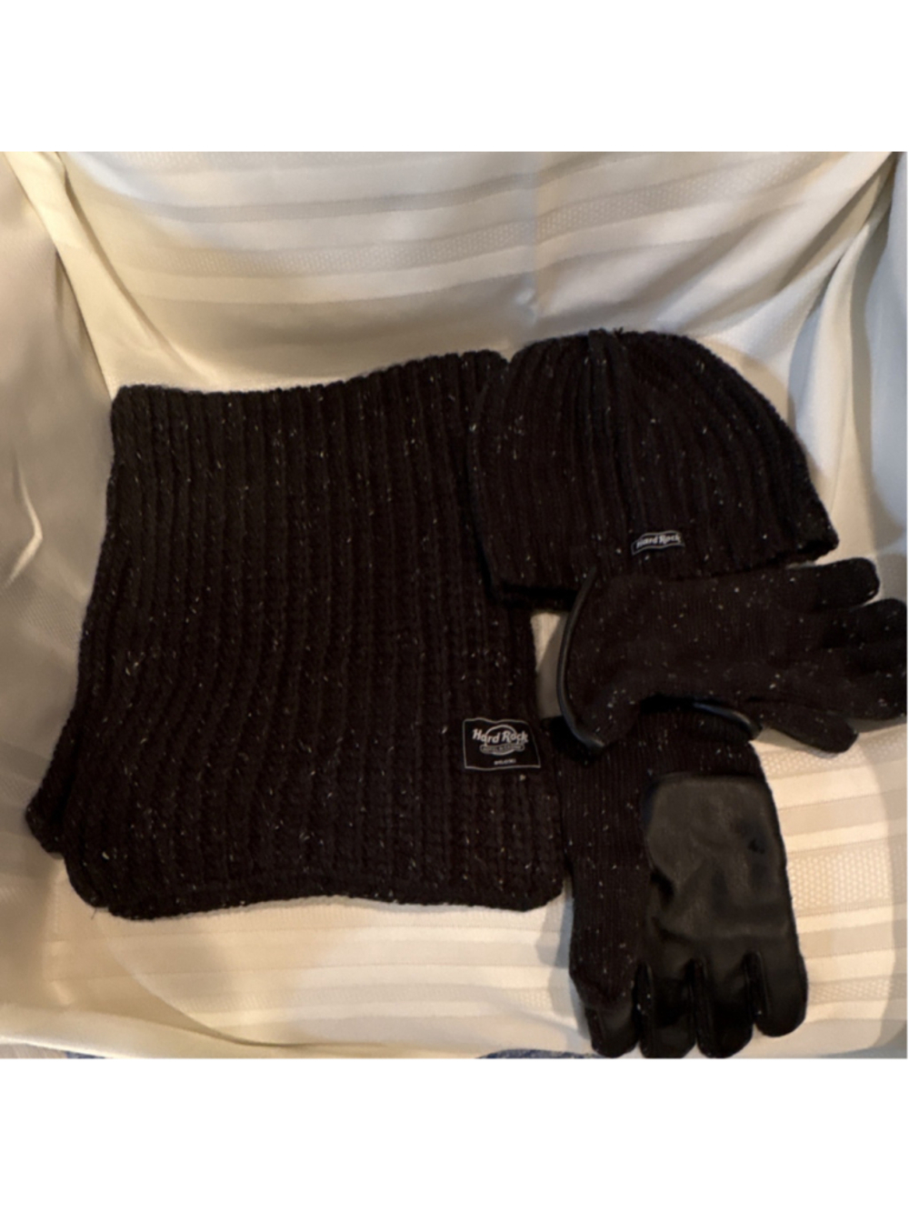 Hard Rock Café Biloxi Black Knit Hat, Scarf & Gloves Set Rock & Pop Music